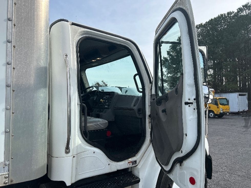 Medium Duty Box Truck-Light and Medium Duty Trucks-Freightliner-2019-M2-Prince George-VA-292,075\n\t\tmiles-$ 35,250 - Image 20