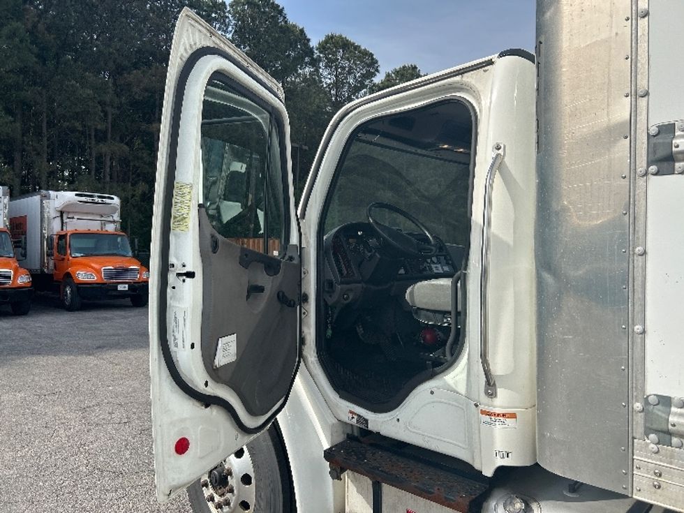 Medium Duty Box Truck-Light and Medium Duty Trucks-Freightliner-2019-M2-Prince George-VA-322,694\n\t\tmiles-$ 29,250 - Image 16