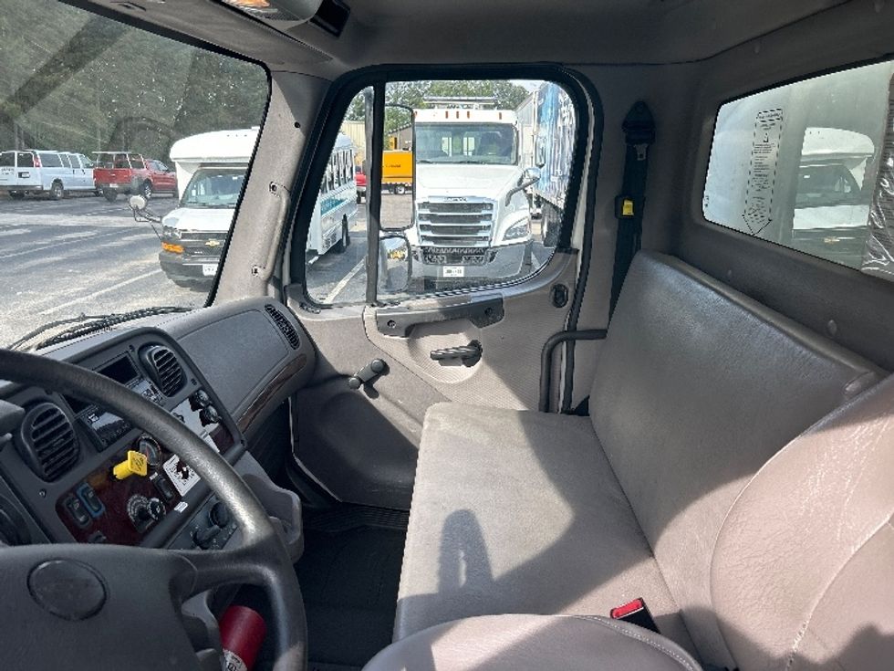 Medium Duty Box Truck-Light and Medium Duty Trucks-Freightliner-2019-M2-Prince George-VA-322,694\n\t\tmiles-$ 29,250 - Image 19