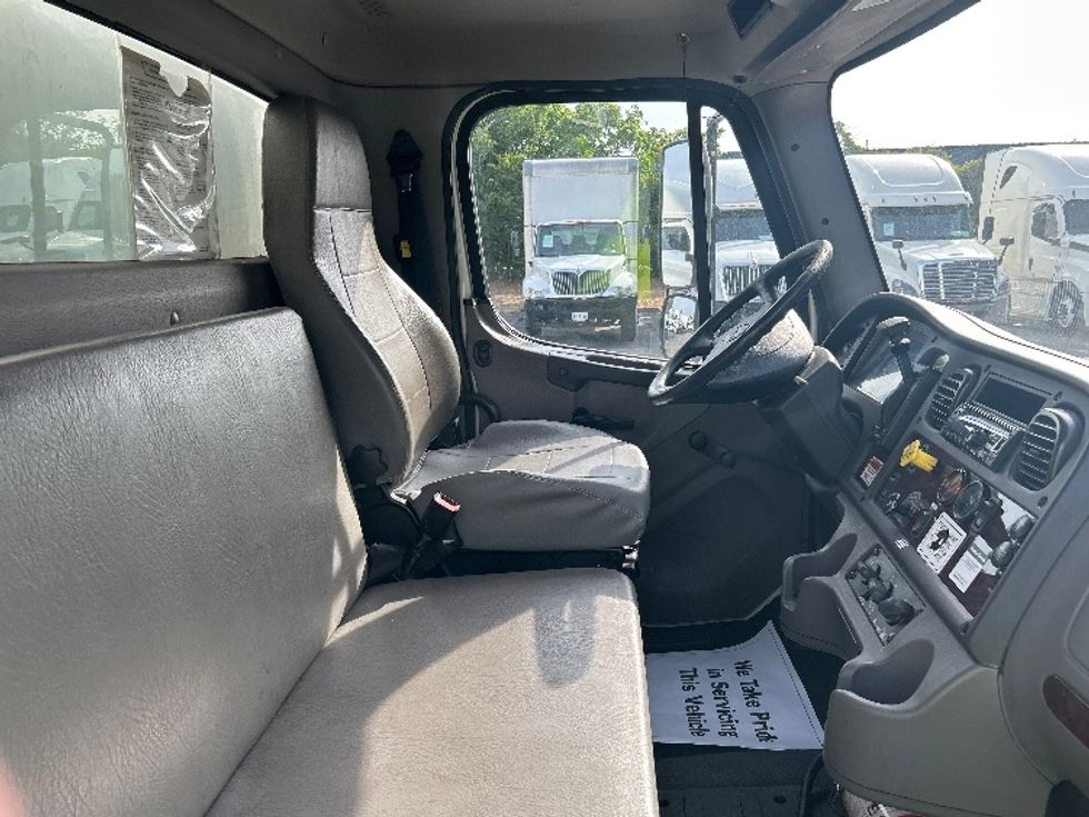 Medium Duty Box Truck-Light and Medium Duty Trucks-Freightliner-2019-M2-Prince George-VA-322,694\n\t\tmiles-$ 29,250 - Image 22