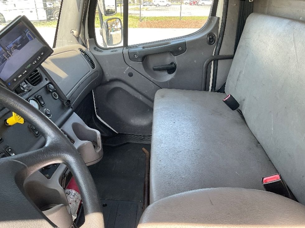 Medium Duty Box Truck-Light and Medium Duty Trucks-Freightliner-2019-M2-Prince George-VA-79,658\n\t\tmiles-$ 63,500 - Image 19