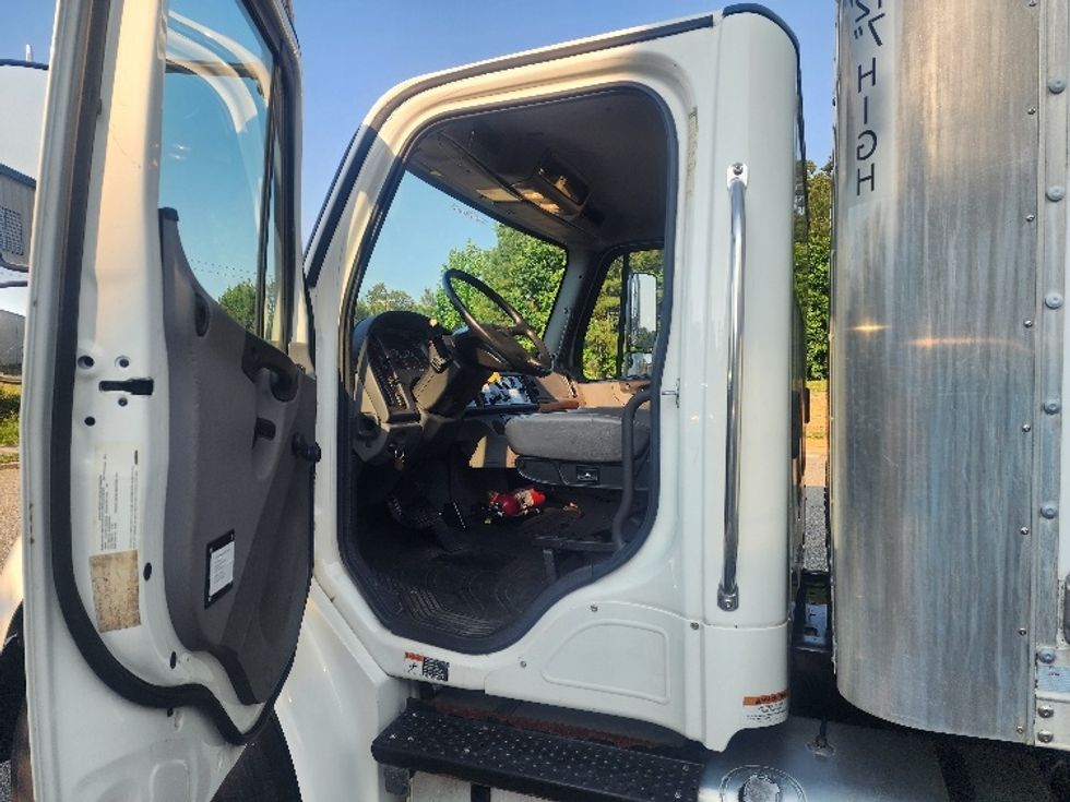 Medium Duty Box Truck-Light and Medium Duty Trucks-Freightliner-2019-M2-Prince George-VA-84,503\n\t\tmiles-$ 66,250 - Image 16