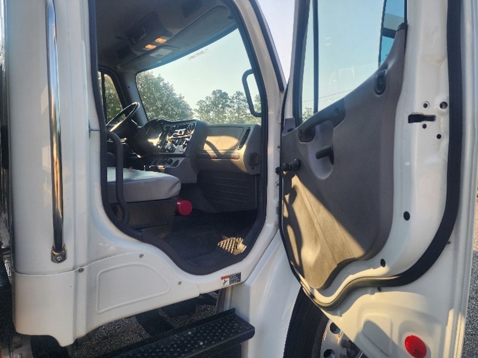 Medium Duty Box Truck-Light and Medium Duty Trucks-Freightliner-2019-M2-Prince George-VA-84,503\n\t\tmiles-$ 66,250 - Image 20