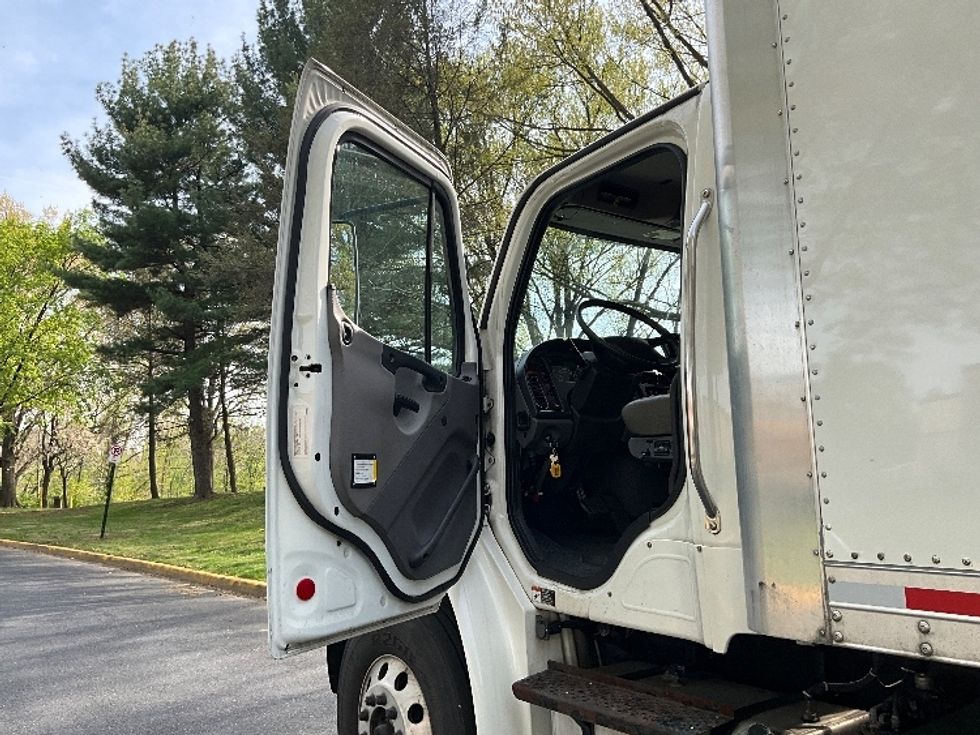 Medium Duty Box Truck-Light and Medium Duty Trucks-Freightliner-2019-M2-Reading-PA-254,776\n\t\tmiles-$ 50,000 - Image 16