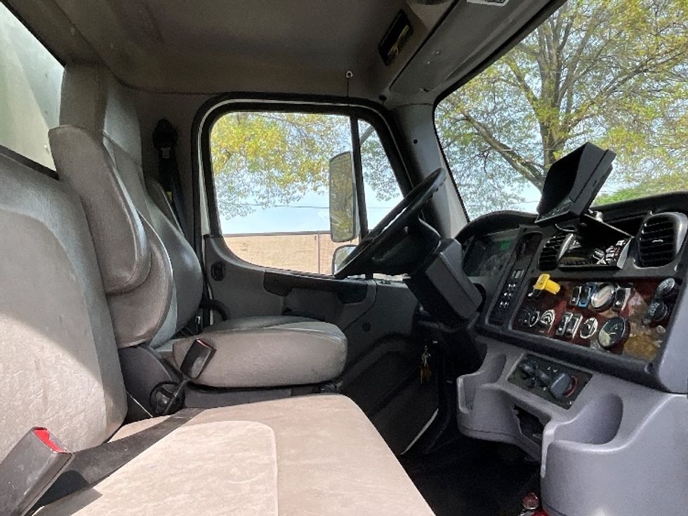 Medium Duty Box Truck-Light and Medium Duty Trucks-Freightliner-2019-M2-Reading-PA-254,776\n\t\tmiles-$ 50,000 - Image 22
