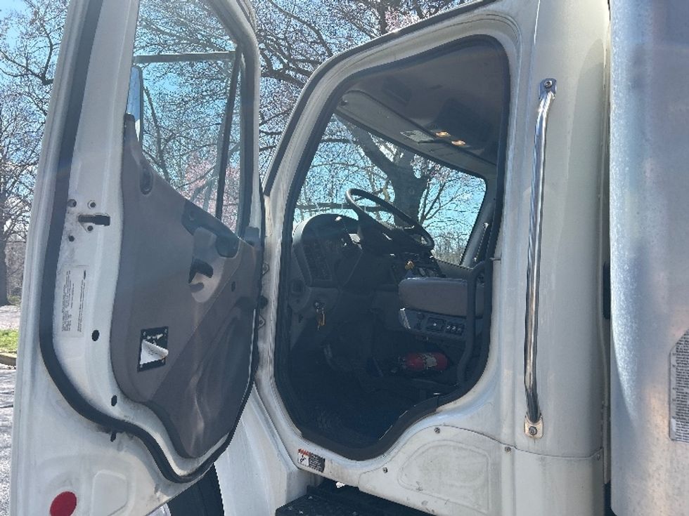Medium Duty Box Truck-Light and Medium Duty Trucks-Freightliner-2019-M2-Reading-PA-320,572\n\t\tmiles-$ 22,000 - Image 16