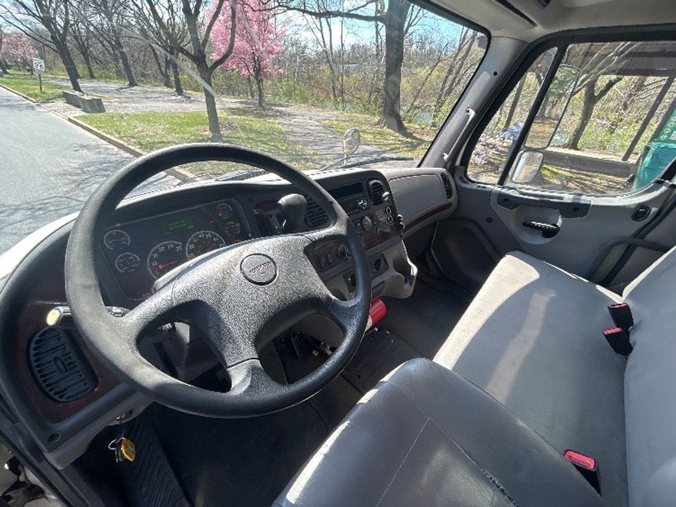 Medium Duty Box Truck-Light and Medium Duty Trucks-Freightliner-2019-M2-Reading-PA-320,572\n\t\tmiles-$ 22,000 - Image 17