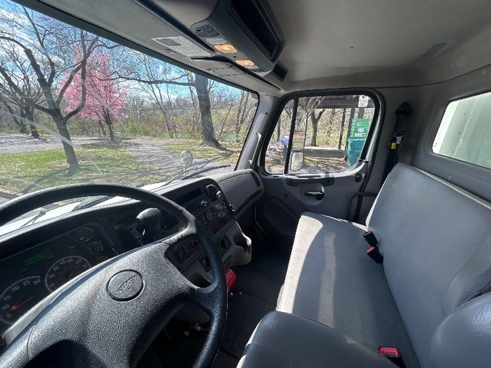 Medium Duty Box Truck-Light and Medium Duty Trucks-Freightliner-2019-M2-Reading-PA-320,572\n\t\tmiles-$ 22,000 - Image 19