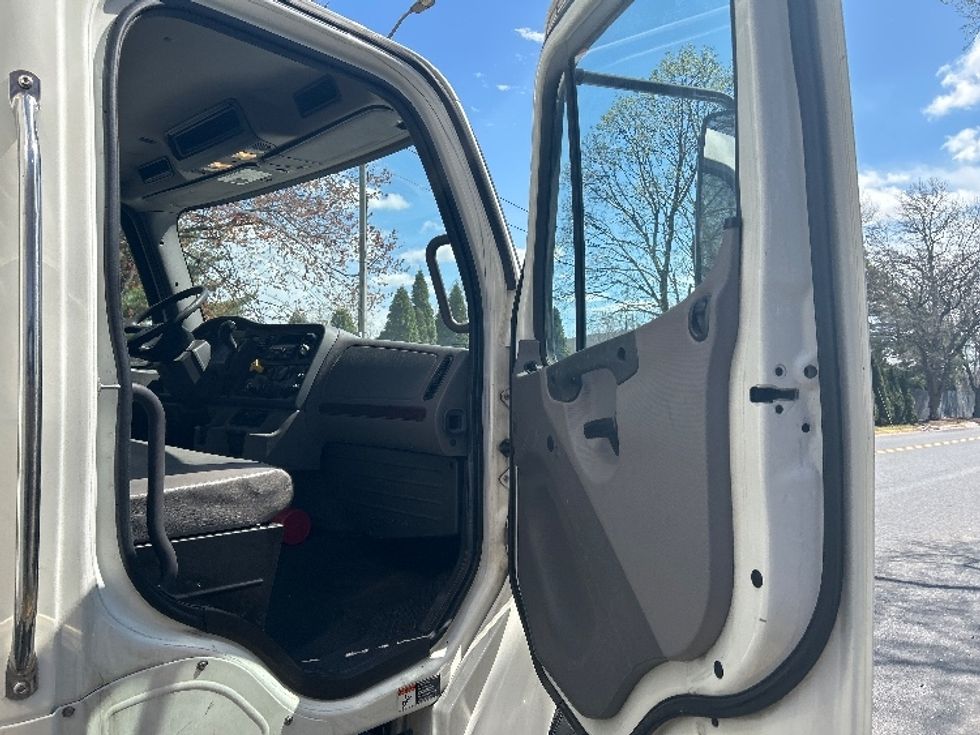 Medium Duty Box Truck-Light and Medium Duty Trucks-Freightliner-2019-M2-Reading-PA-320,572\n\t\tmiles-$ 22,000 - Image 20