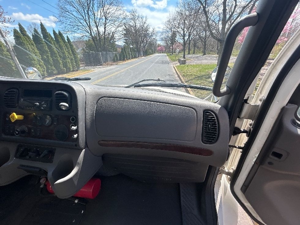 Medium Duty Box Truck-Light and Medium Duty Trucks-Freightliner-2019-M2-Reading-PA-320,572\n\t\tmiles-$ 22,000 - Image 21