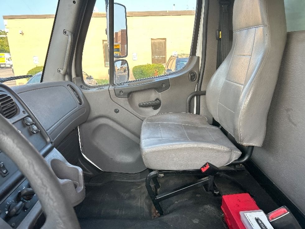 Medium Duty Box Truck-Light and Medium Duty Trucks-Freightliner-2019-M2-Rochester-NY-113,405\n\t\tmiles-$ 41,250 - Image 19