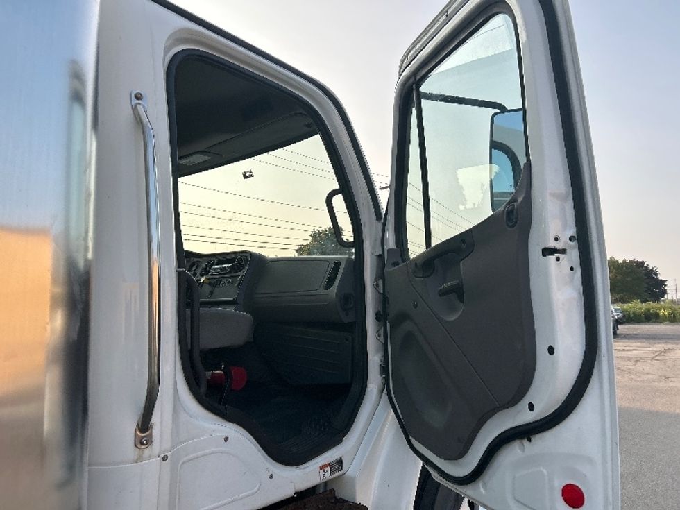 Medium Duty Box Truck-Light and Medium Duty Trucks-Freightliner-2019-M2-Rochester-NY-113,405\n\t\tmiles-$ 41,250 - Image 20