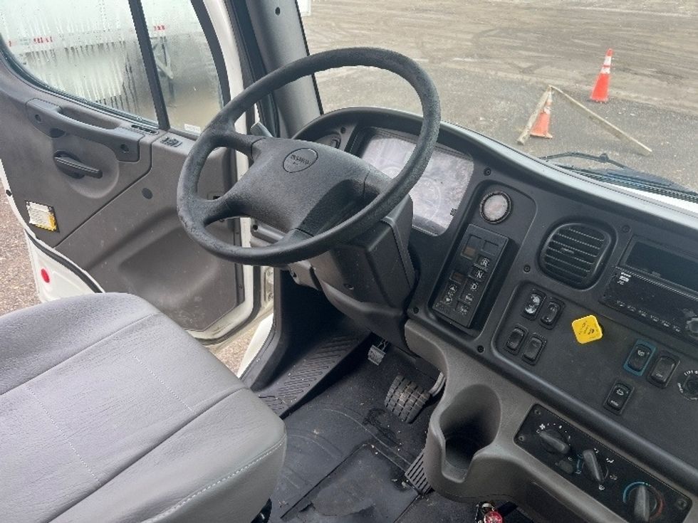 Medium Duty Box Truck-Light and Medium Duty Trucks-Freightliner-2019-M2-Rochester-NY-113,405\n\t\tmiles-$ 41,250 - Image 22