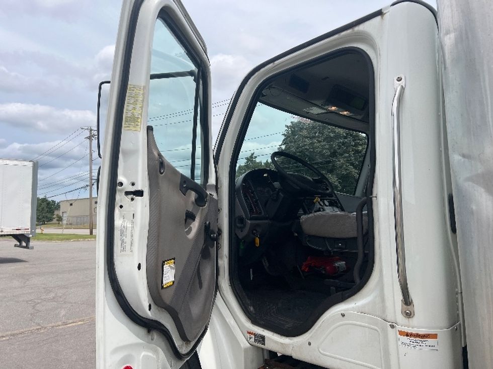 Medium Duty Box Truck-Light and Medium Duty Trucks-Freightliner-2019-M2-Rochester-NY-121,376\n\t\tmiles-$ 54,000 - Image 16