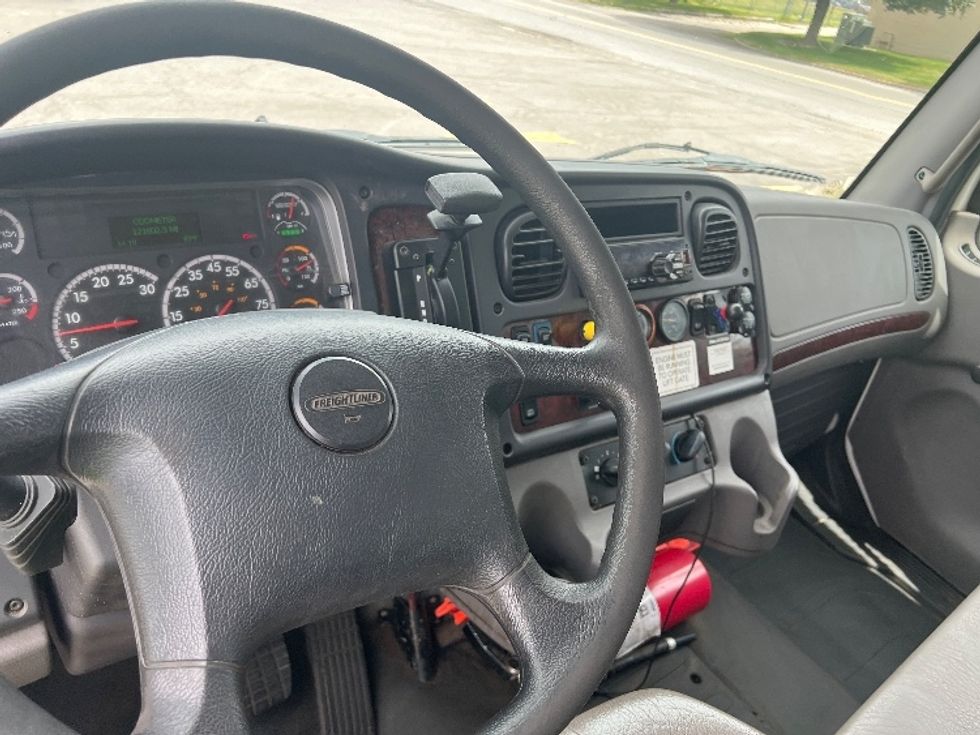 Medium Duty Box Truck-Light and Medium Duty Trucks-Freightliner-2019-M2-Rochester-NY-121,376\n\t\tmiles-$ 54,000 - Image 18