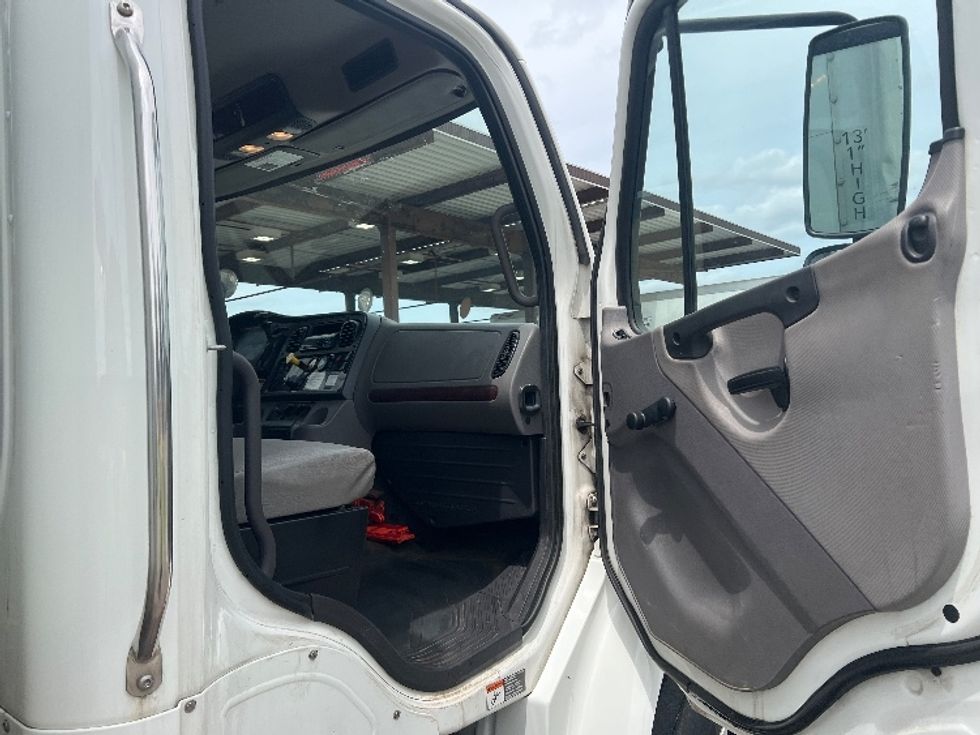 Medium Duty Box Truck-Light and Medium Duty Trucks-Freightliner-2019-M2-Rochester-NY-121,376\n\t\tmiles-$ 54,000 - Image 20