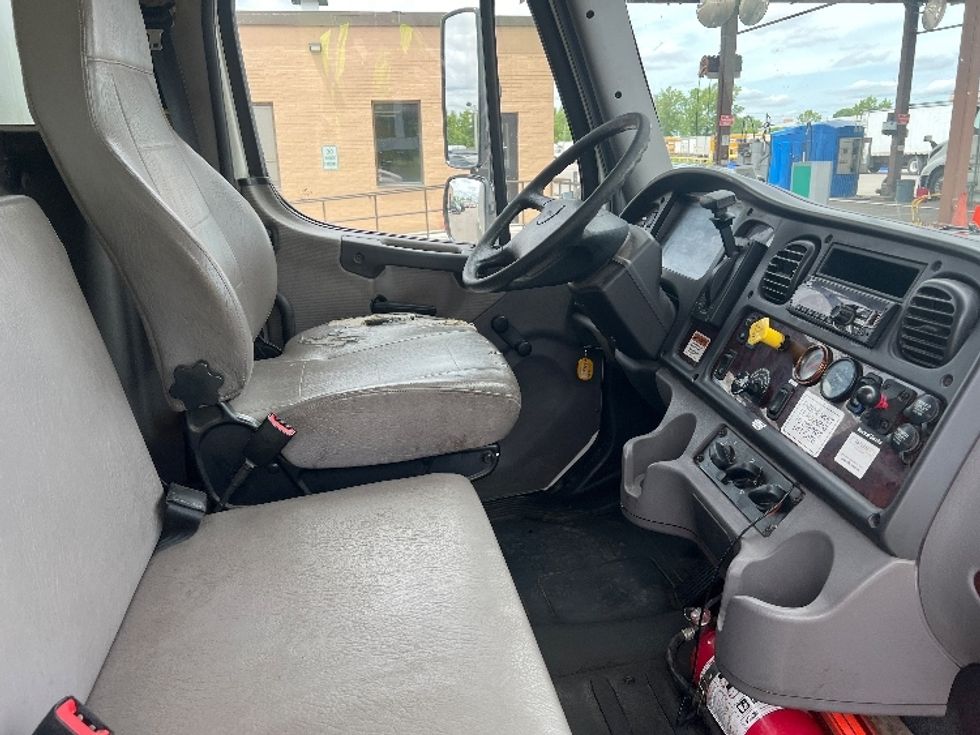 Medium Duty Box Truck-Light and Medium Duty Trucks-Freightliner-2019-M2-Rochester-NY-121,376\n\t\tmiles-$ 54,000 - Image 22