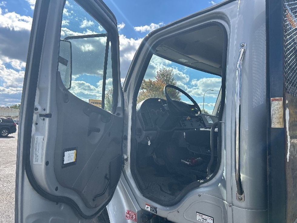 Medium Duty Box Truck-Light and Medium Duty Trucks-Freightliner-2019-M2-Rochester-NY-151,404\n\t\tmiles-$ 47,750 - Image 16