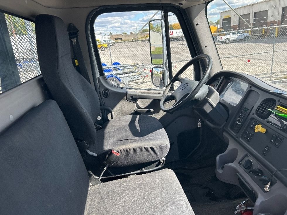 Medium Duty Box Truck-Light and Medium Duty Trucks-Freightliner-2019-M2-Rochester-NY-151,404\n\t\tmiles-$ 47,750 - Image 22