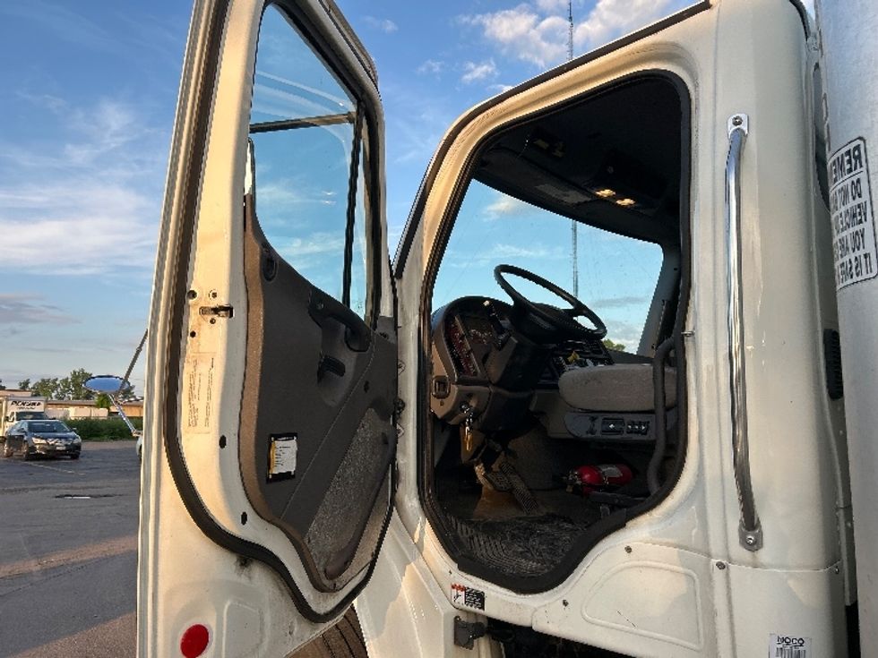 Medium Duty Box Truck-Light and Medium Duty Trucks-Freightliner-2019-M2-Rochester-NY-164,507\n\t\tmiles-$ 57,500 - Image 16