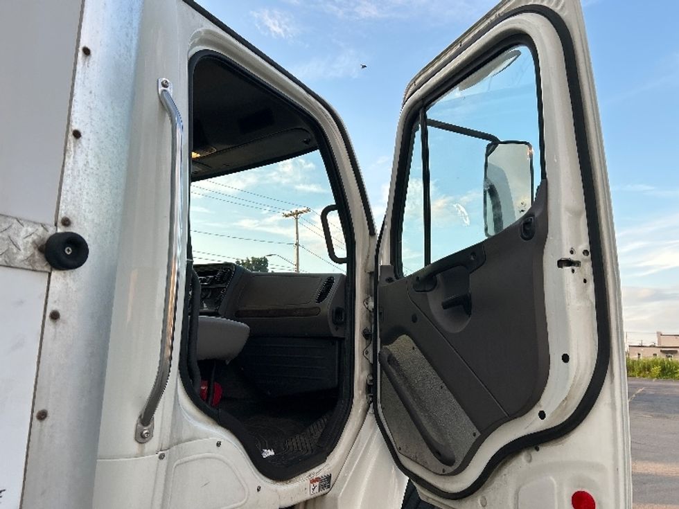Medium Duty Box Truck-Light and Medium Duty Trucks-Freightliner-2019-M2-Rochester-NY-164,507\n\t\tmiles-$ 57,500 - Image 20