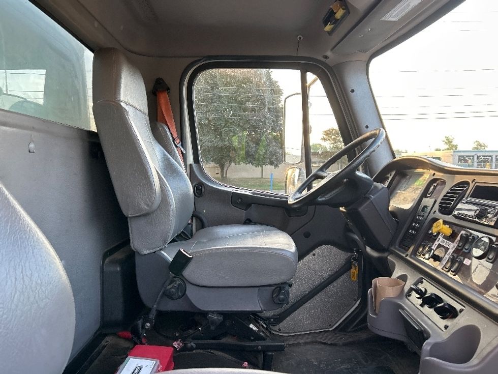 Medium Duty Box Truck-Light and Medium Duty Trucks-Freightliner-2019-M2-Rochester-NY-164,507\n\t\tmiles-$ 57,500 - Image 22