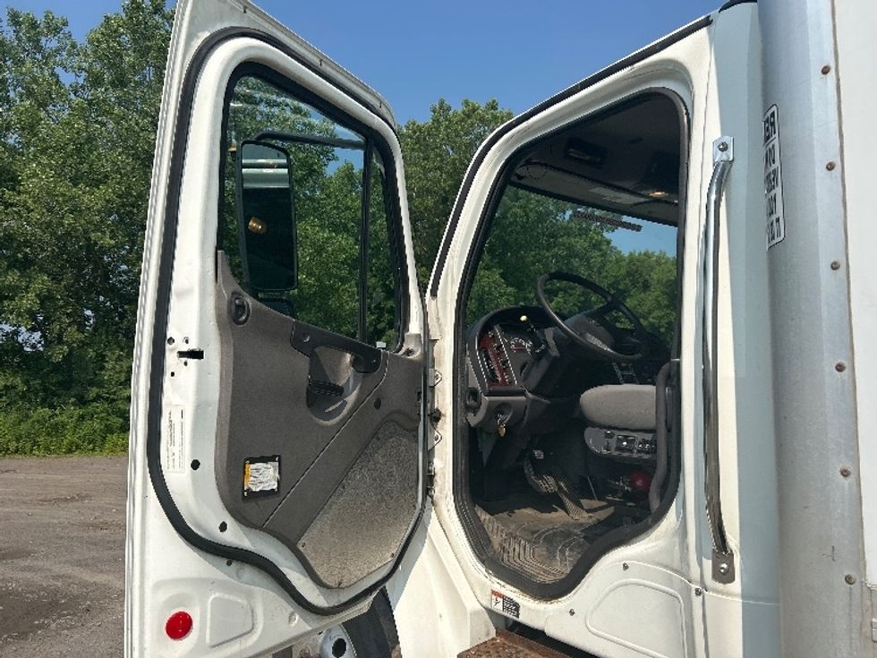 Medium Duty Box Truck-Light and Medium Duty Trucks-Freightliner-2019-M2-Rochester-NY-174,643\n\t\tmiles-$ 34,500 - Image 16