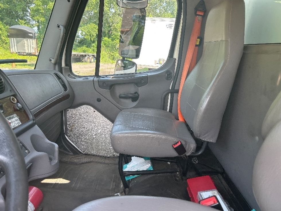 Medium Duty Box Truck-Light and Medium Duty Trucks-Freightliner-2019-M2-Rochester-NY-174,643\n\t\tmiles-$ 34,500 - Image 19