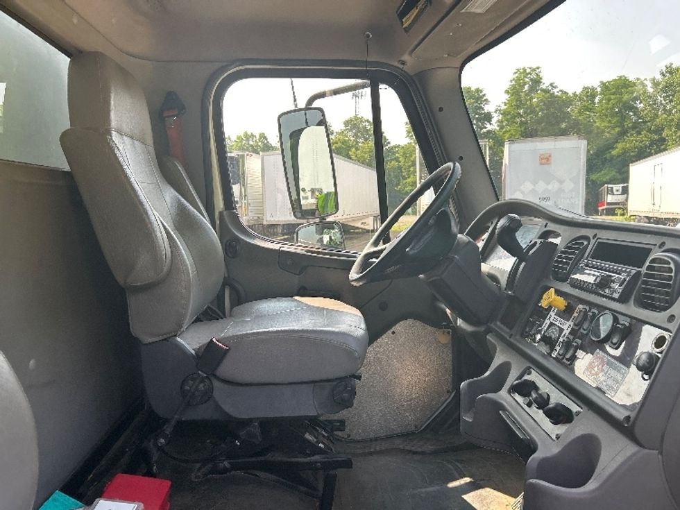 Medium Duty Box Truck-Light and Medium Duty Trucks-Freightliner-2019-M2-Rochester-NY-174,643\n\t\tmiles-$ 34,500 - Image 22