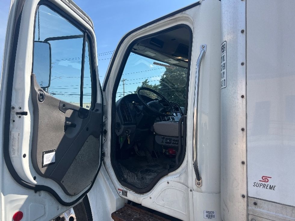 Medium Duty Box Truck-Light and Medium Duty Trucks-Freightliner-2019-M2-Rochester-NY-186,408\n\t\tmiles-$ 32,250 - Image 16