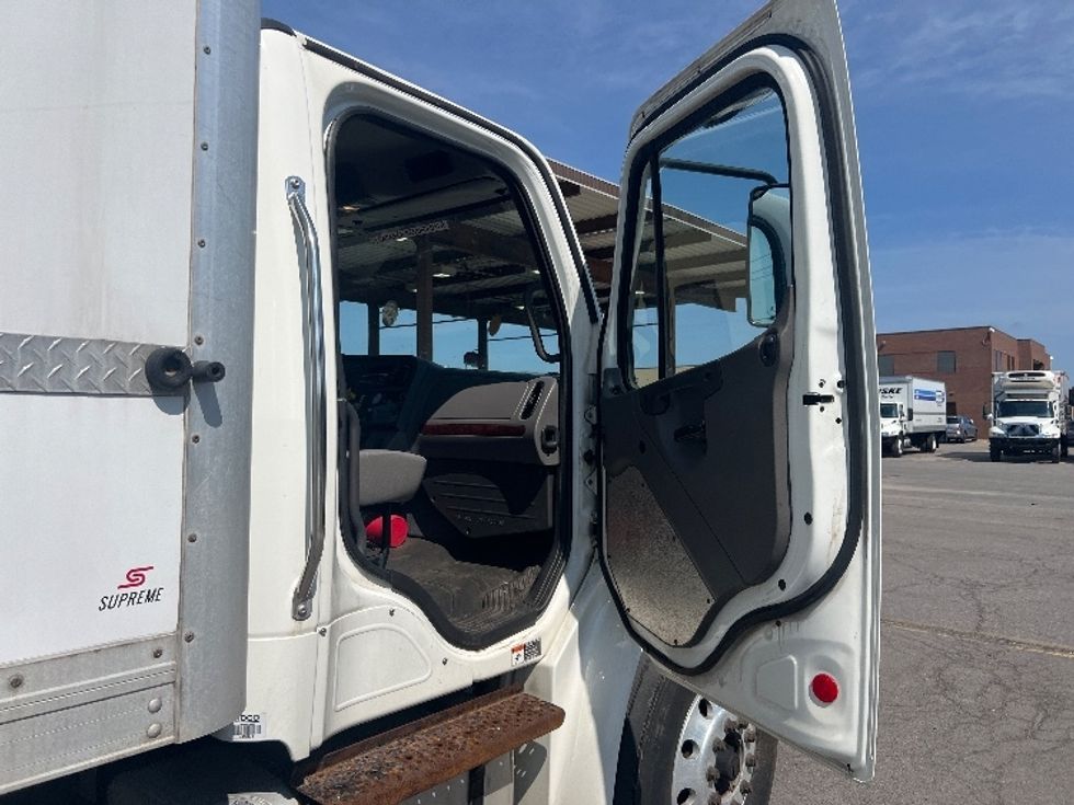 Medium Duty Box Truck-Light and Medium Duty Trucks-Freightliner-2019-M2-Rochester-NY-186,408\n\t\tmiles-$ 32,250 - Image 20