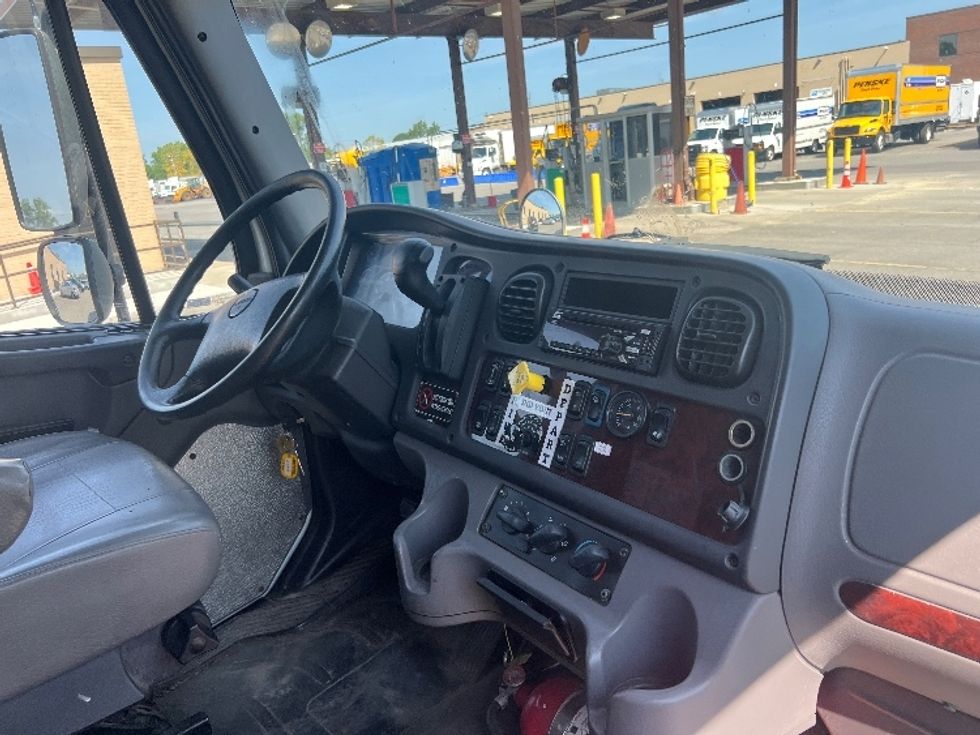 Medium Duty Box Truck-Light and Medium Duty Trucks-Freightliner-2019-M2-Rochester-NY-186,408\n\t\tmiles-$ 32,250 - Image 22