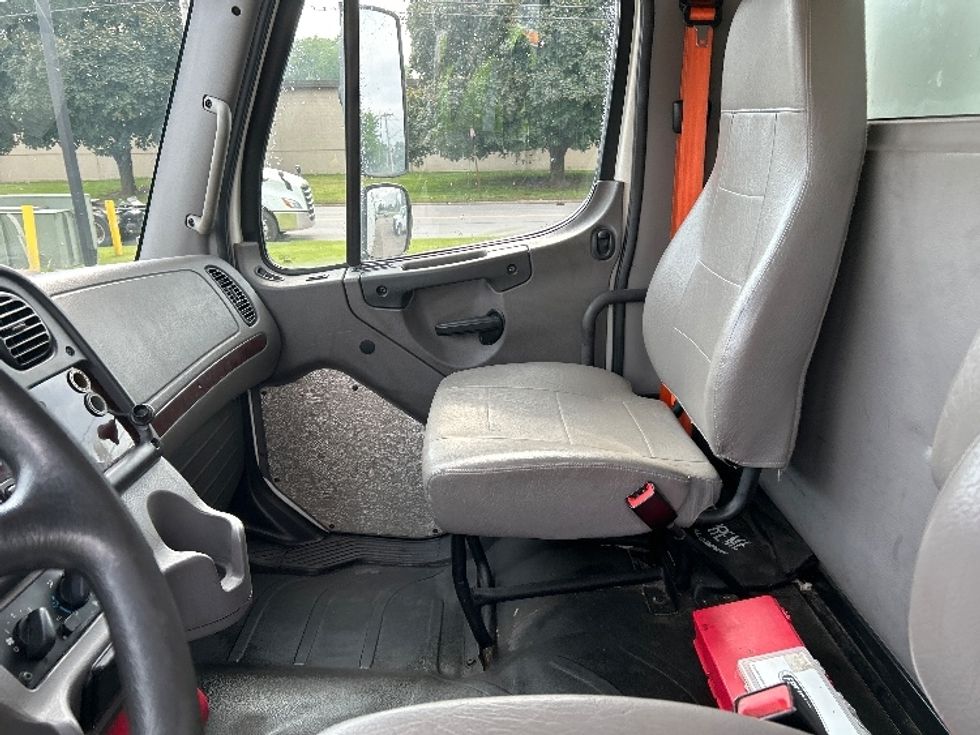 Medium Duty Box Truck-Light and Medium Duty Trucks-Freightliner-2019-M2-Rochester-NY-187,274\n\t\tmiles-$ 33,000 - Image 19