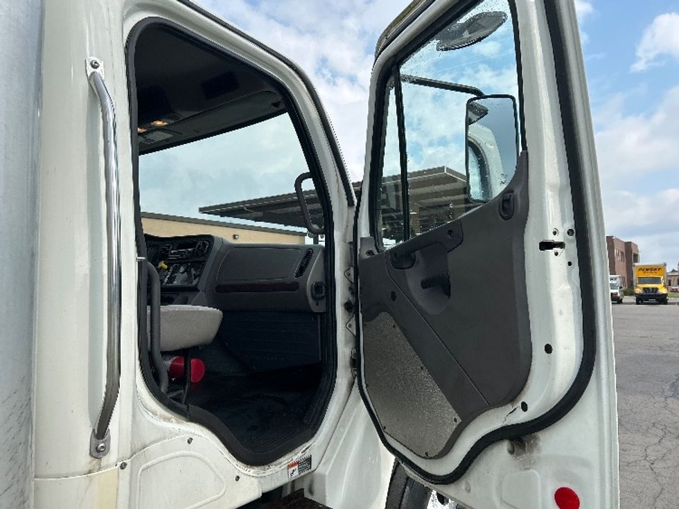 Medium Duty Box Truck-Light and Medium Duty Trucks-Freightliner-2019-M2-Rochester-NY-187,274\n\t\tmiles-$ 33,000 - Image 20
