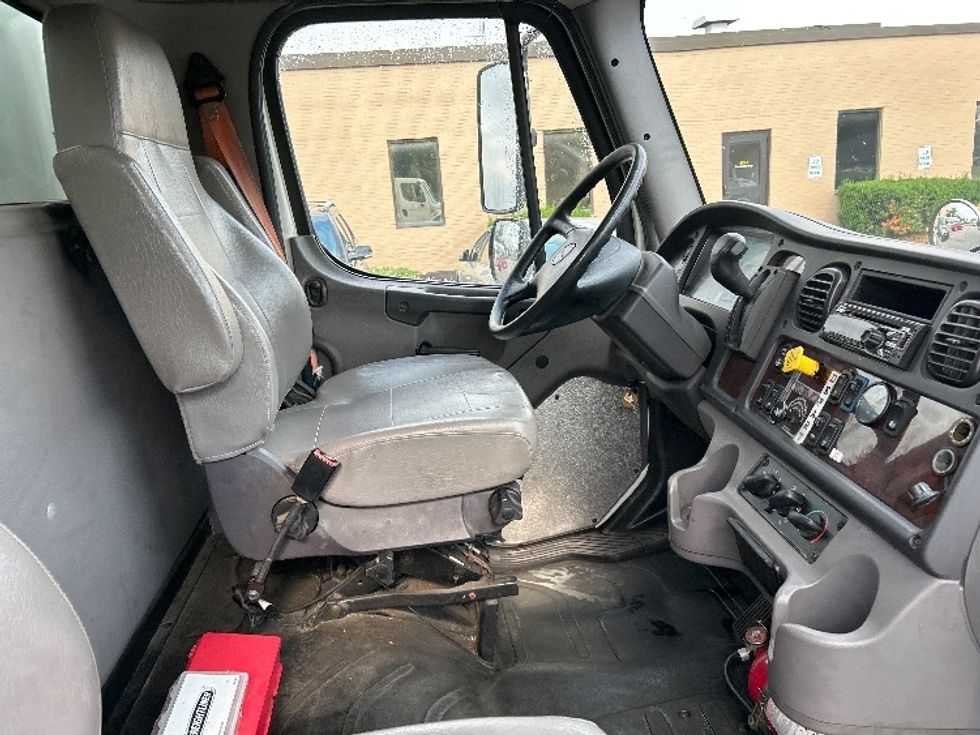 Medium Duty Box Truck-Light and Medium Duty Trucks-Freightliner-2019-M2-Rochester-NY-187,274\n\t\tmiles-$ 33,000 - Image 22