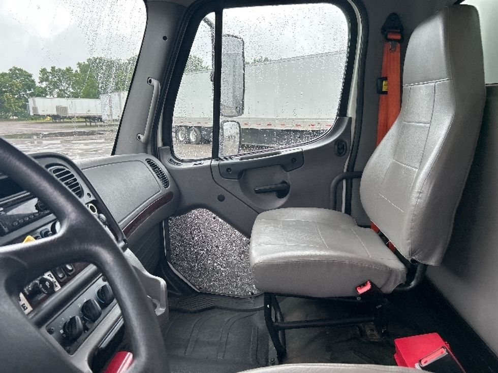 Medium Duty Box Truck-Light and Medium Duty Trucks-Freightliner-2019-M2-Rochester-NY-191,769\n\t\tmiles-$ 32,500 - Image 19