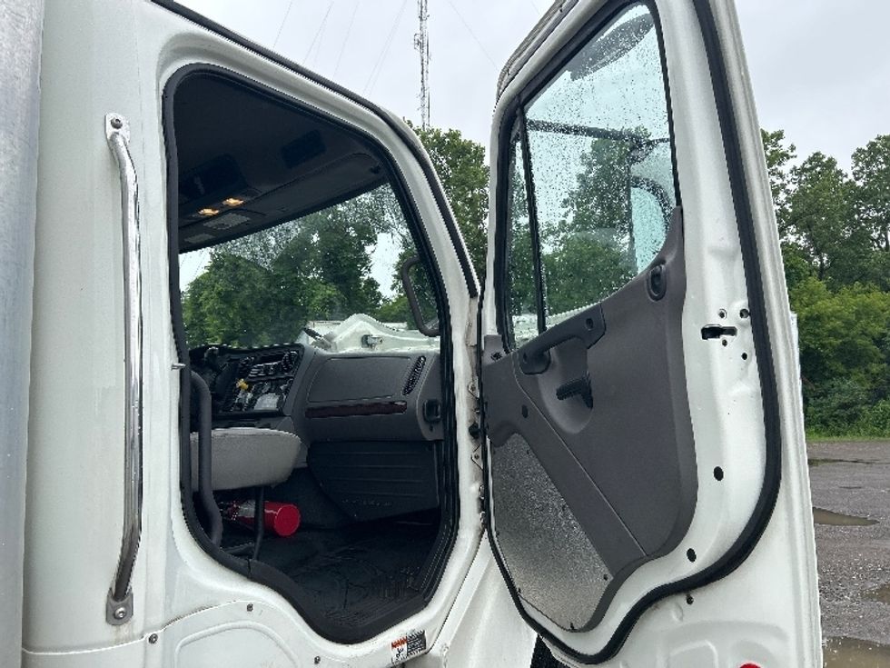 Medium Duty Box Truck-Light and Medium Duty Trucks-Freightliner-2019-M2-Rochester-NY-191,769\n\t\tmiles-$ 32,500 - Image 20