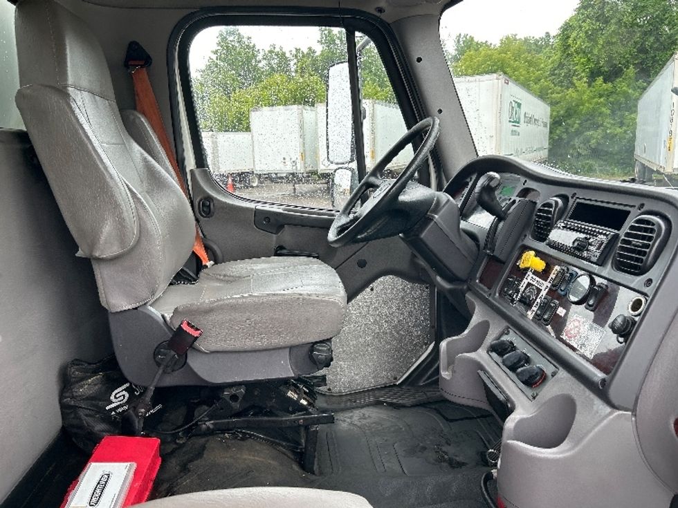 Medium Duty Box Truck-Light and Medium Duty Trucks-Freightliner-2019-M2-Rochester-NY-191,769\n\t\tmiles-$ 32,500 - Image 22