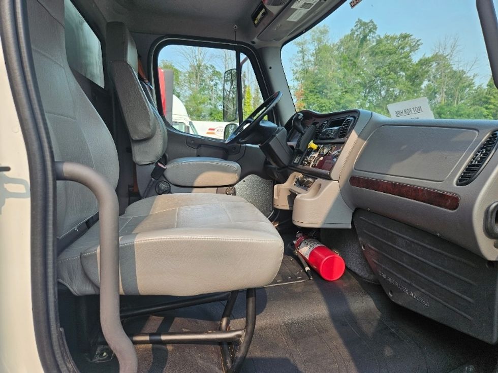 Medium Duty Box Truck-Light and Medium Duty Trucks-Freightliner-2019-M2-Rochester-NY-198,447\n\t\tmiles-$ 29,000 - Image 21