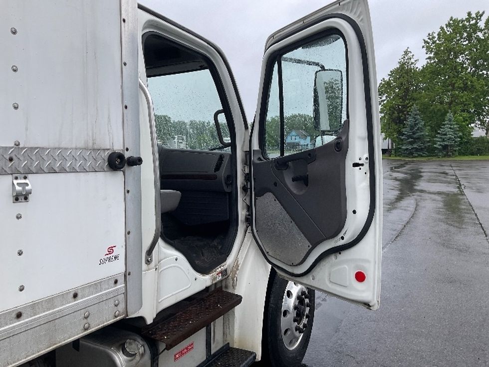 Medium Duty Box Truck-Light and Medium Duty Trucks-Freightliner-2019-M2-Rochester-NY-199,947\n\t\tmiles-$ 31,500 - Image 20