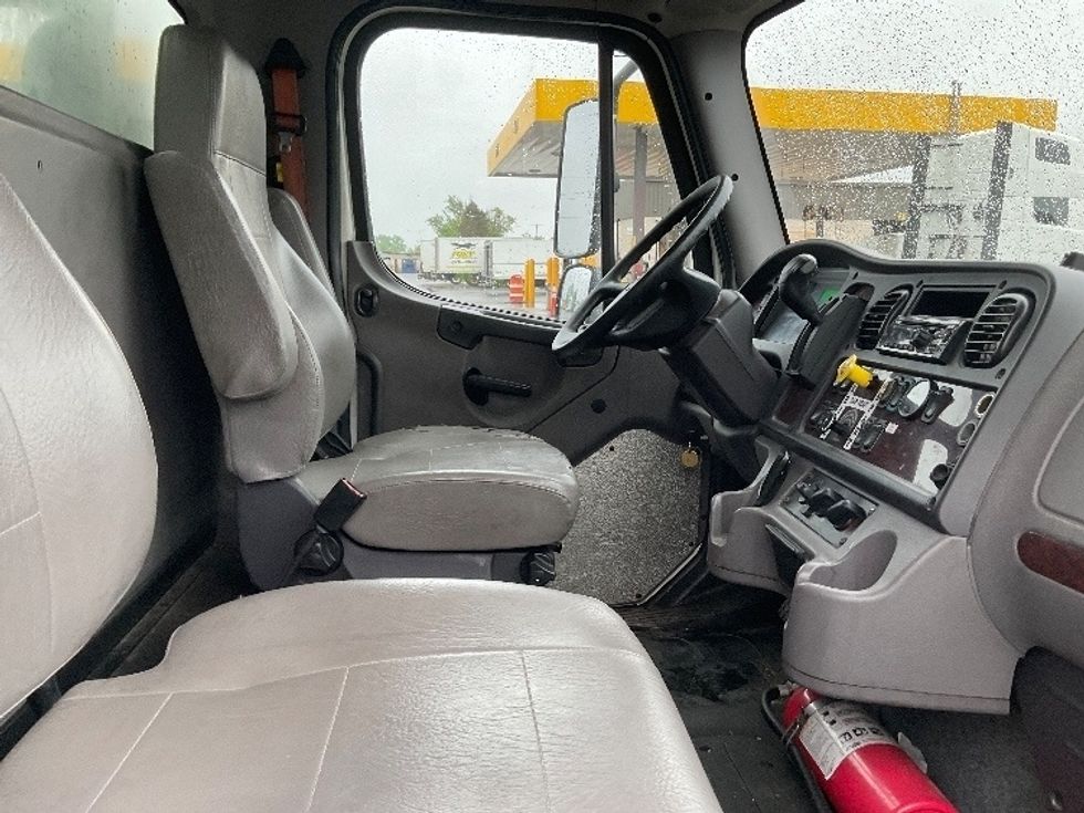 Medium Duty Box Truck-Light and Medium Duty Trucks-Freightliner-2019-M2-Rochester-NY-199,947\n\t\tmiles-$ 31,500 - Image 22