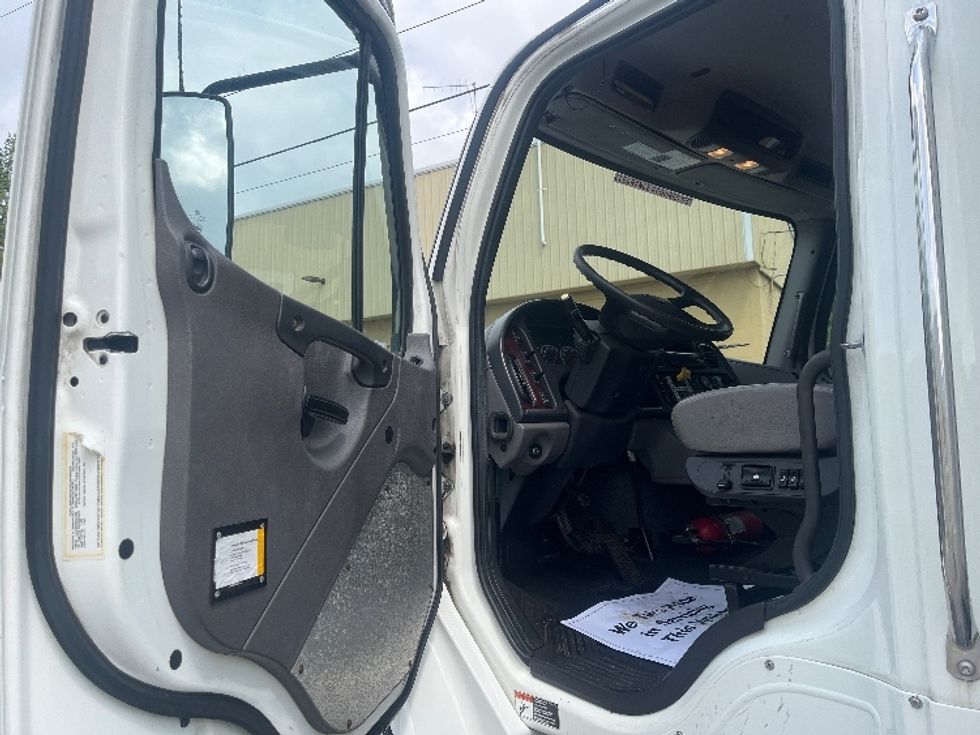 Medium Duty Box Truck-Light and Medium Duty Trucks-Freightliner-2019-M2-Rochester-NY-204,212\n\t\tmiles-$ 31,000 - Image 16