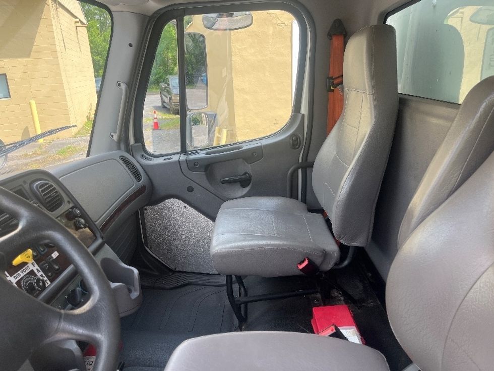 Medium Duty Box Truck-Light and Medium Duty Trucks-Freightliner-2019-M2-Rochester-NY-204,212\n\t\tmiles-$ 31,000 - Image 19