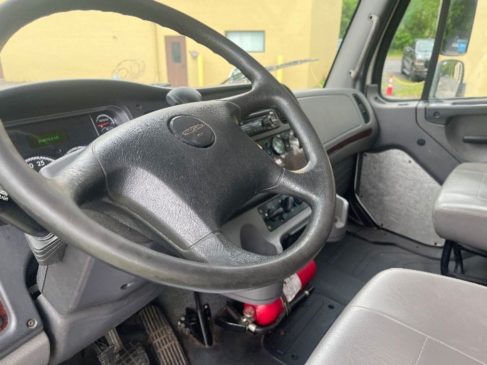 Medium Duty Box Truck-Light and Medium Duty Trucks-Freightliner-2019-M2-Rochester-NY-205,314\n\t\tmiles-$ 30,750 - Image 16