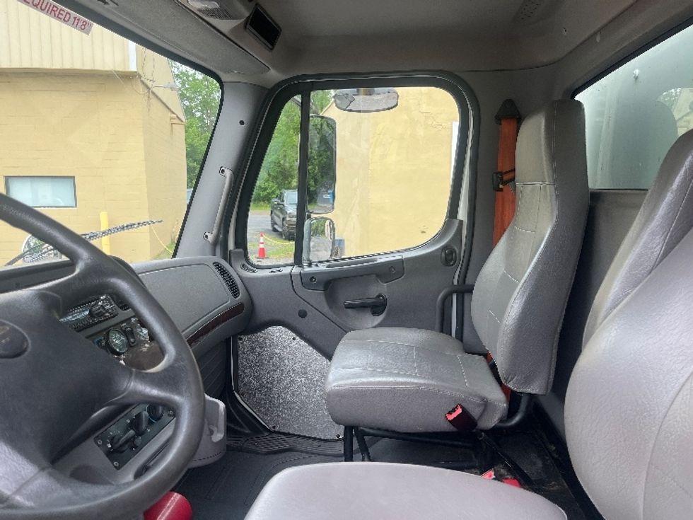 Medium Duty Box Truck-Light and Medium Duty Trucks-Freightliner-2019-M2-Rochester-NY-205,314\n\t\tmiles-$ 30,750 - Image 18