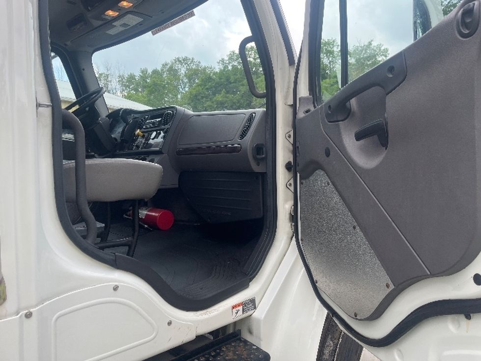 Medium Duty Box Truck-Light and Medium Duty Trucks-Freightliner-2019-M2-Rochester-NY-205,314\n\t\tmiles-$ 30,750 - Image 19