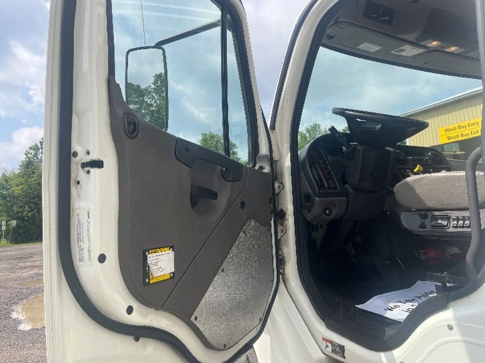 Medium Duty Box Truck-Light and Medium Duty Trucks-Freightliner-2019-M2-Rochester-NY-208,927\n\t\tmiles-$ 30,500 - Image 16