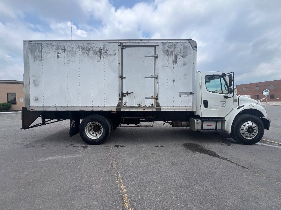 Medium Duty Box Truck-Light and Medium Duty Trucks-Freightliner-2019-M2-Rochester-NY-214,107\n\t\tmiles-$ 29,750 - Image 15