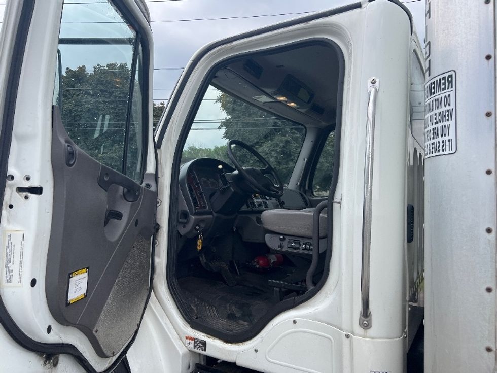 Medium Duty Box Truck-Light and Medium Duty Trucks-Freightliner-2019-M2-Rochester-NY-214,107\n\t\tmiles-$ 29,750 - Image 16