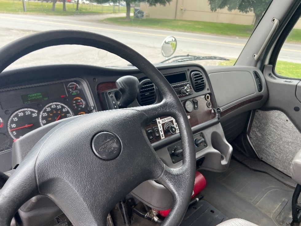 Medium Duty Box Truck-Light and Medium Duty Trucks-Freightliner-2019-M2-Rochester-NY-214,107\n\t\tmiles-$ 29,750 - Image 17